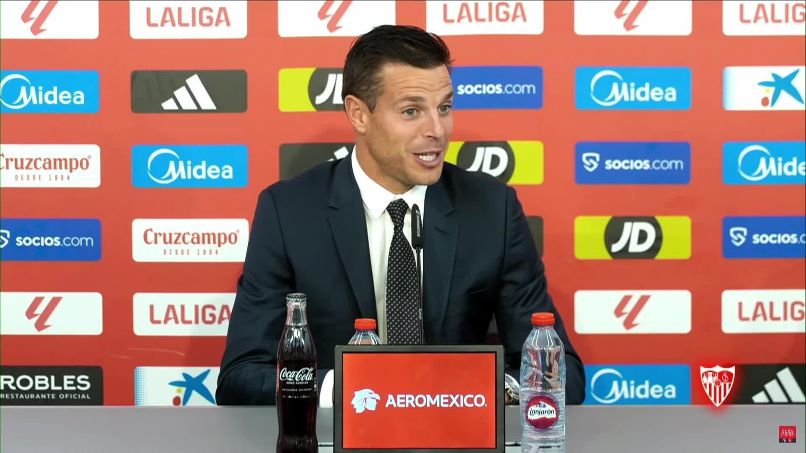 va sevilla presentacion azpilicueta