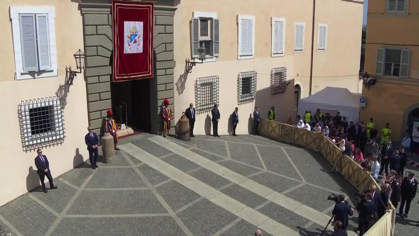 D009-VATICANO PAPA VICTIMAS NEPAL