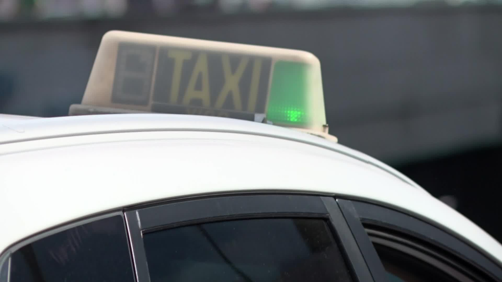 M037-VIGO ECLIPSE AL VOLANTE TAXISTAS