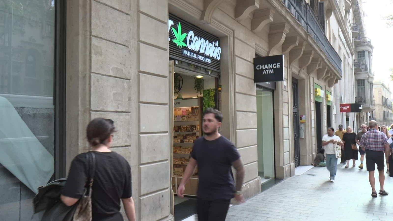 X030-BARCELONA CAMPAÑA INTOXICACION GOMINOLAS CANNABIS