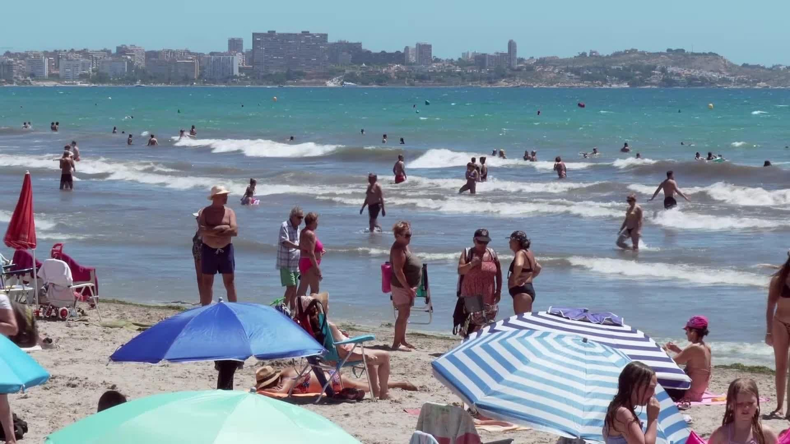 L055-EDI VALENCIA BOYA QUE ALEJA A LAS MEDUSAS