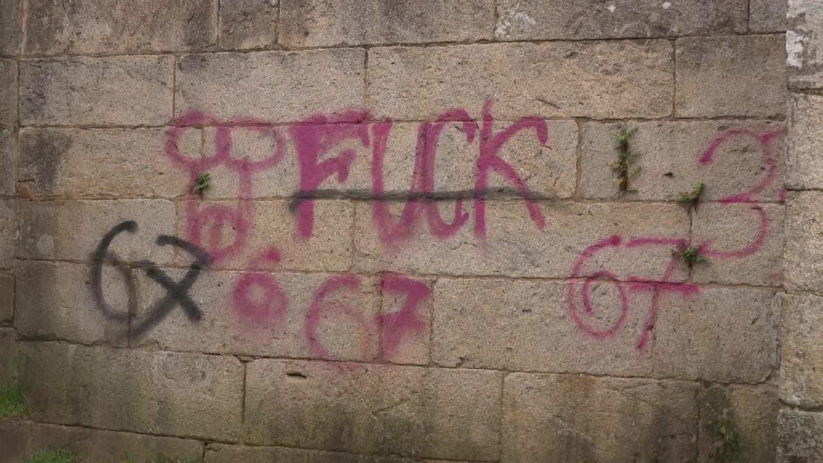 X038-SANTIAGO VANDALISMO IGLESIA SANTA SUSANA