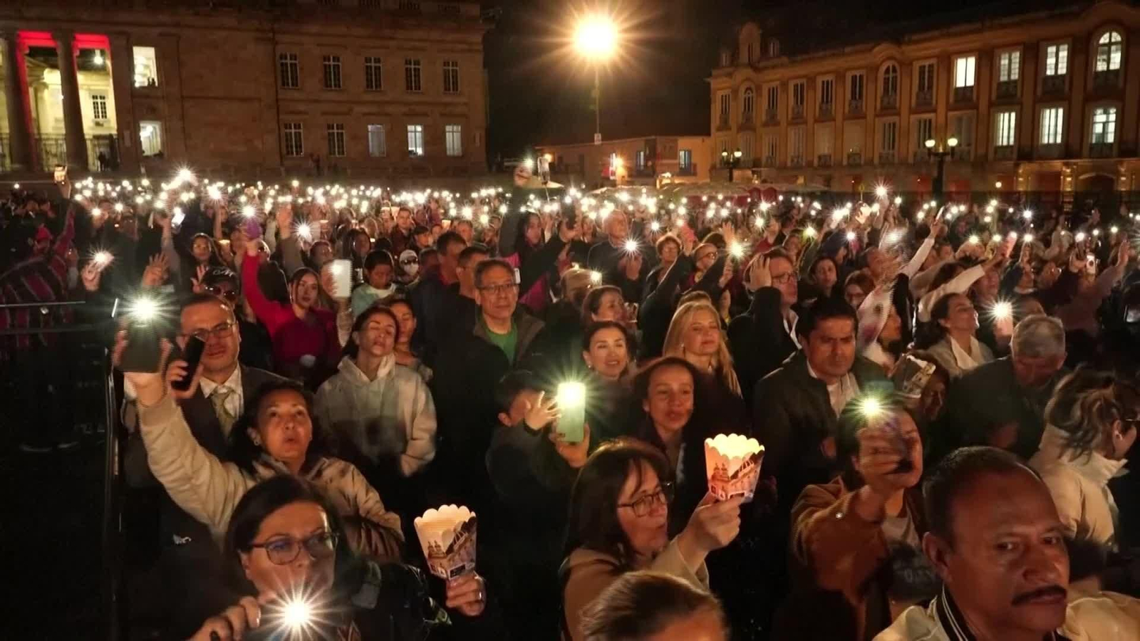 S002-COLOMBIA VIGILIA VICTIMAS TERREMOTO