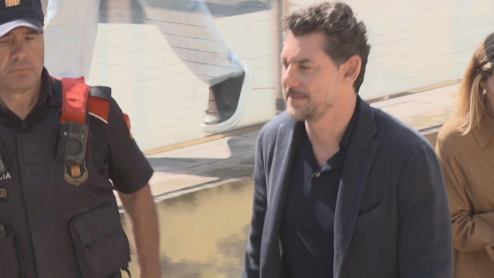 M077-BARCELONA SALIDA BAJO FIANZA HIJO ISAK ANDIC