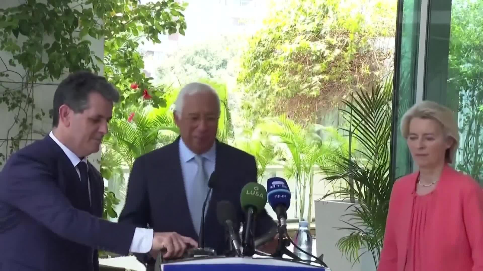 L093-ANGOLA RP COSTA Y VON DER LEYEN