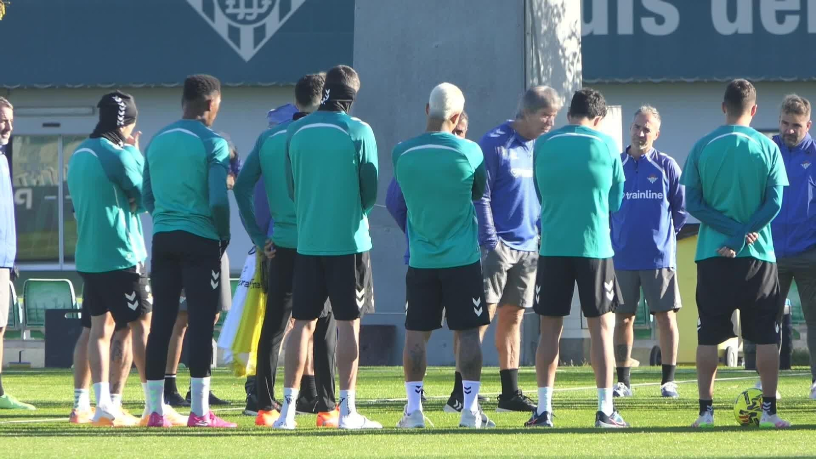 V074-SEVILLA ENTRENAMIENTO BETIS Y PELLEGRINI RENOVADO