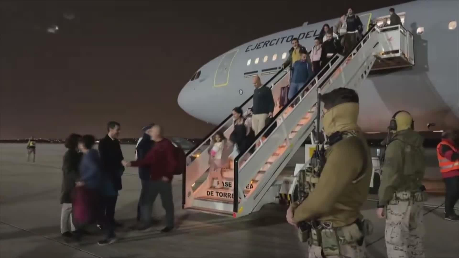 web llegada españoles evacuados oman