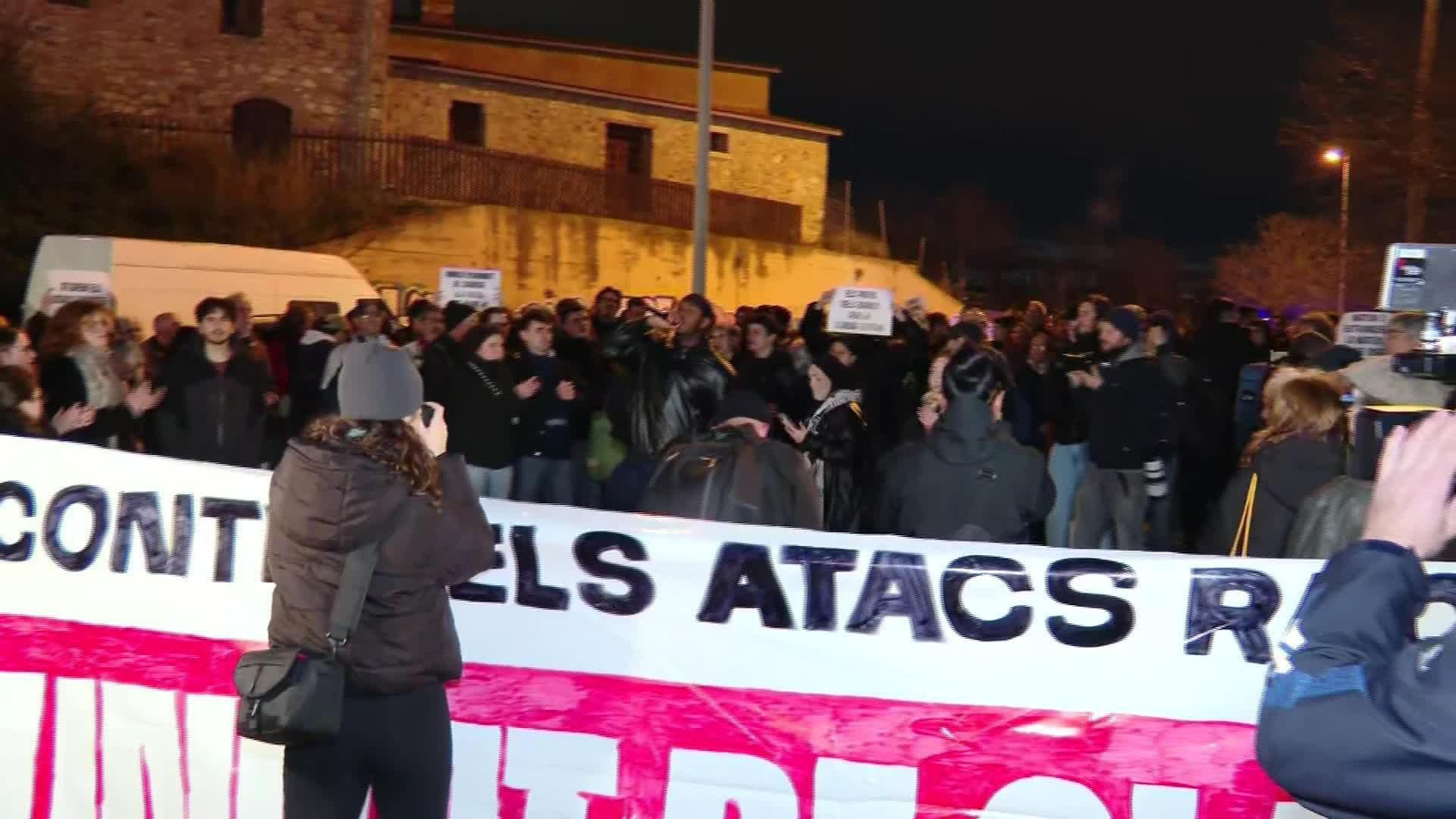 L063-BARCELONA TENSIÓN DESALOJO BADALONA TARDE