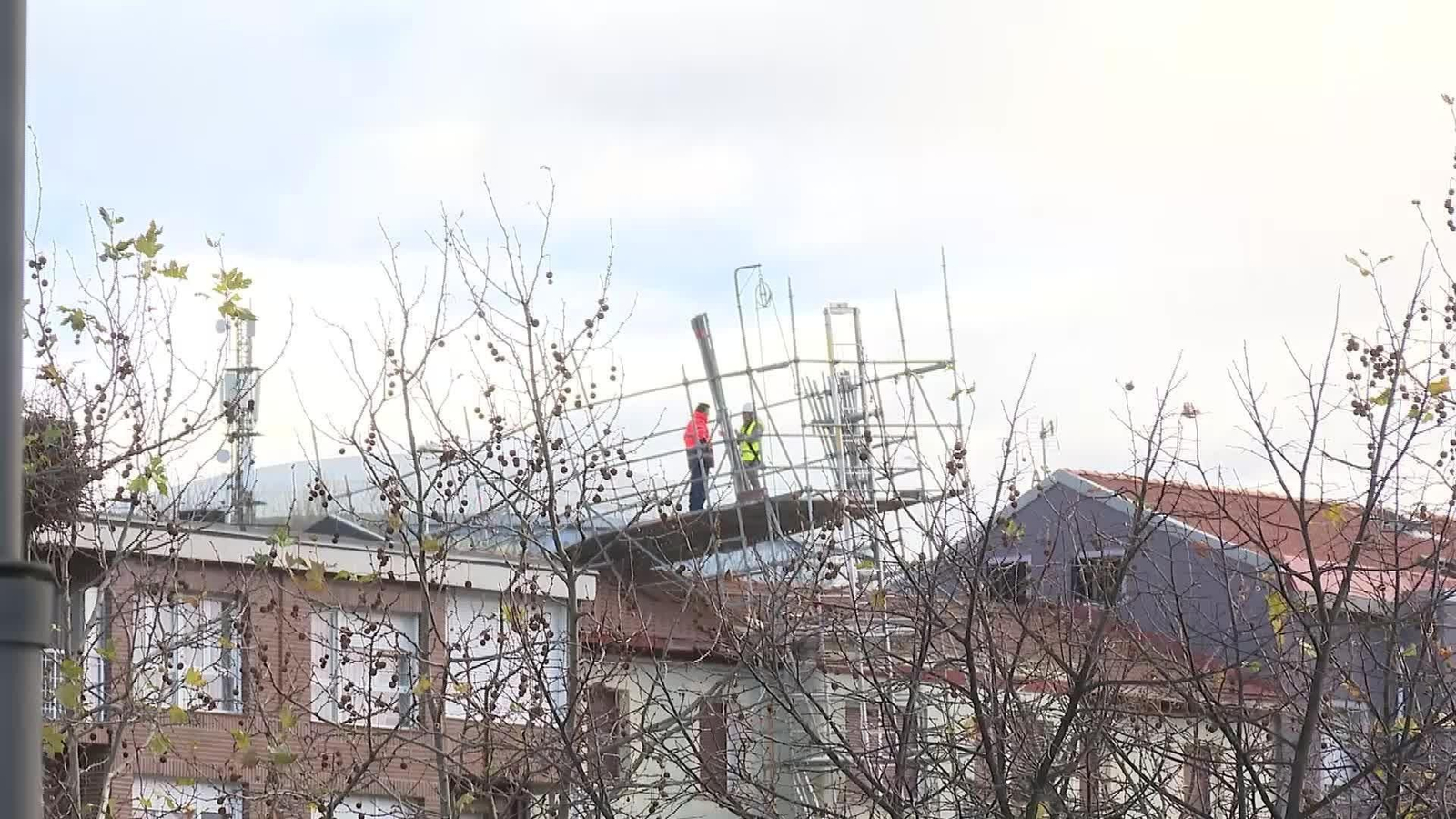 J044-BIZKAIA VECINOS CONFINADOS ANDAMIO BARAKALDO