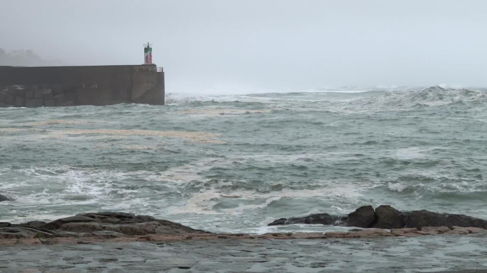 J048-PONTEVEDRA TEMPORAL OLAS A GUARDA