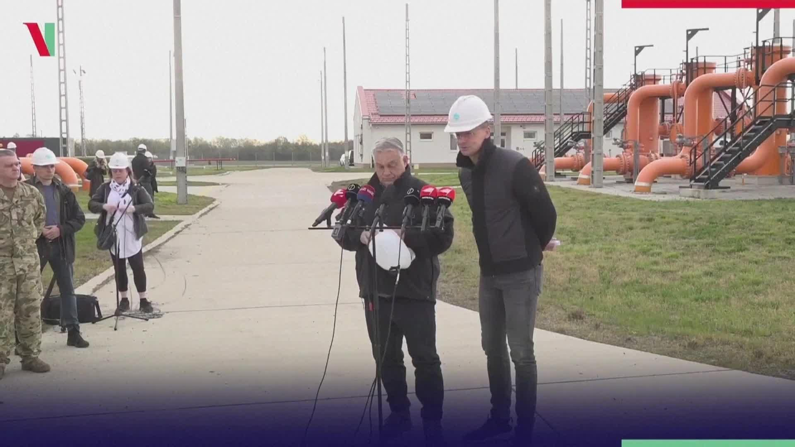 L053-HUNGRIA ORBAN EN EL OLEODUCTO