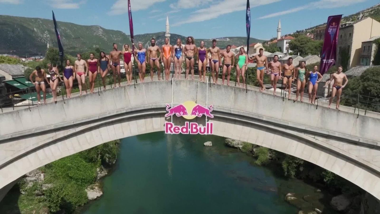 Espectaculares imágenes de los saltos de los mejores clavadistas del mundo  en Mostar (Bosnia-Herzegovina), image size:1600x900