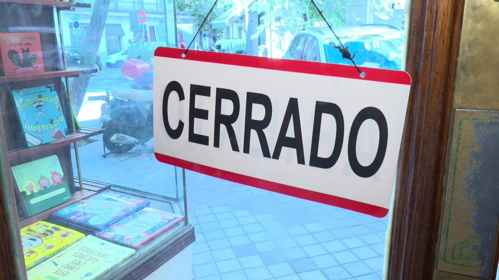 M098-MADRID CIERRE LIBRERIA PERGAMO