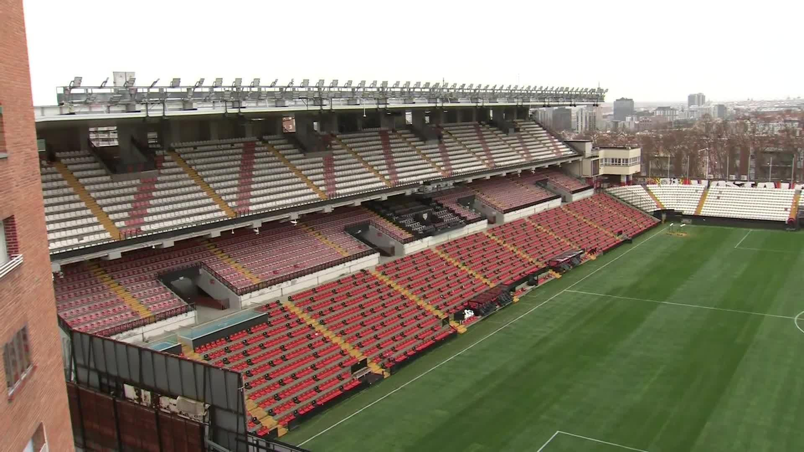 S054-MADRID ESTADO CESPED VALLECAS