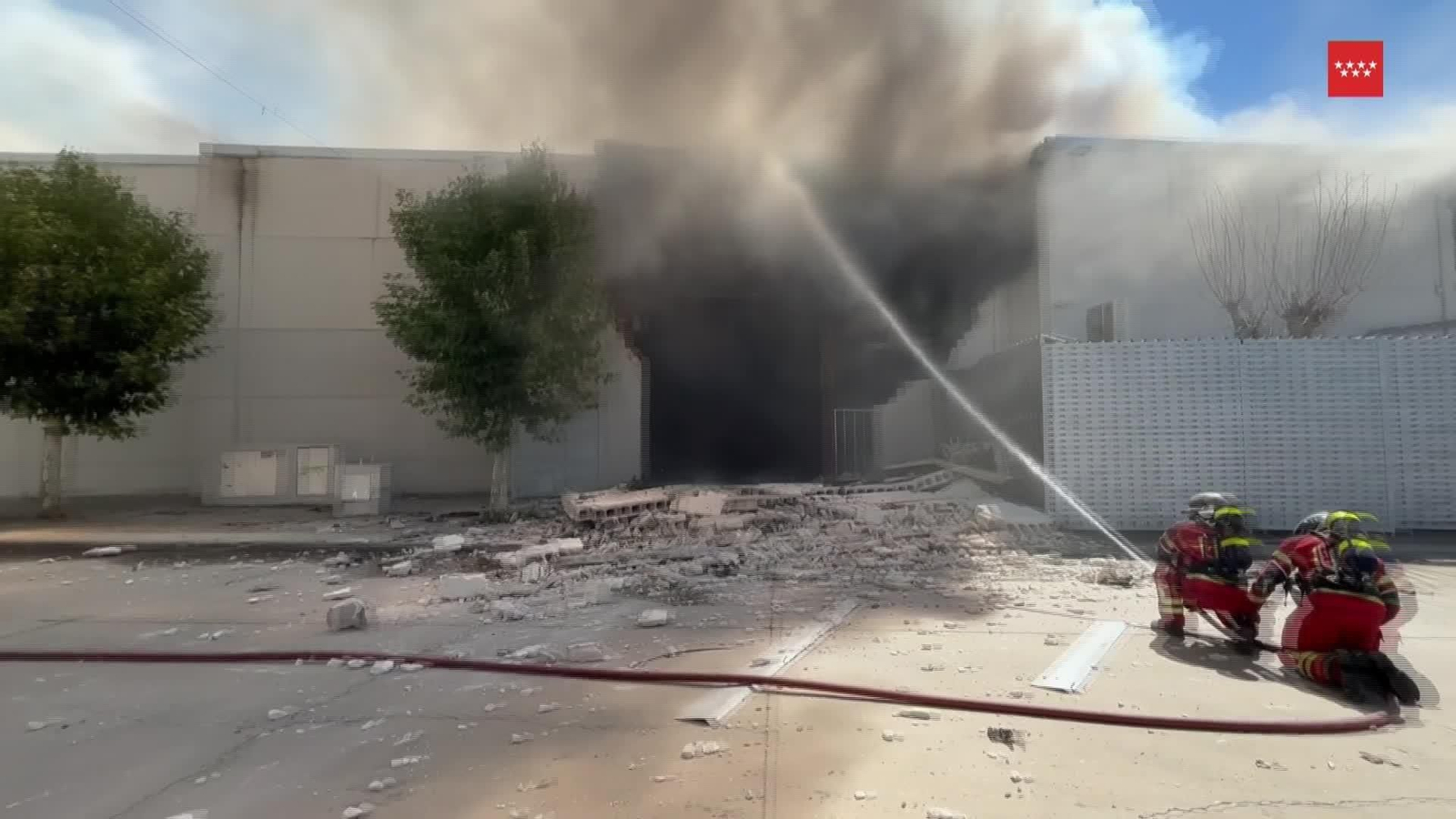 S048-MADRID BOMBEROS INCENDIO NAVE FUENTE EL SAZ DEL JARAMA