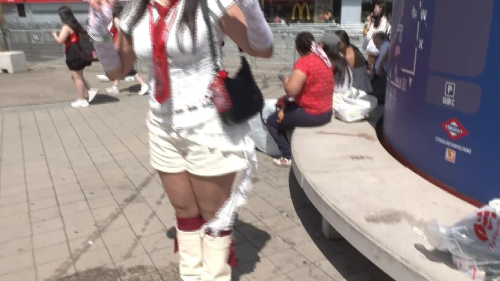 V063-MADRID AMBIENTE PREVIO CONCIERTO BTS OK