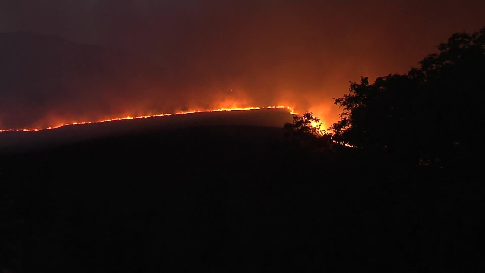 J009-LEON NOCHE INCENDIO IGUENA