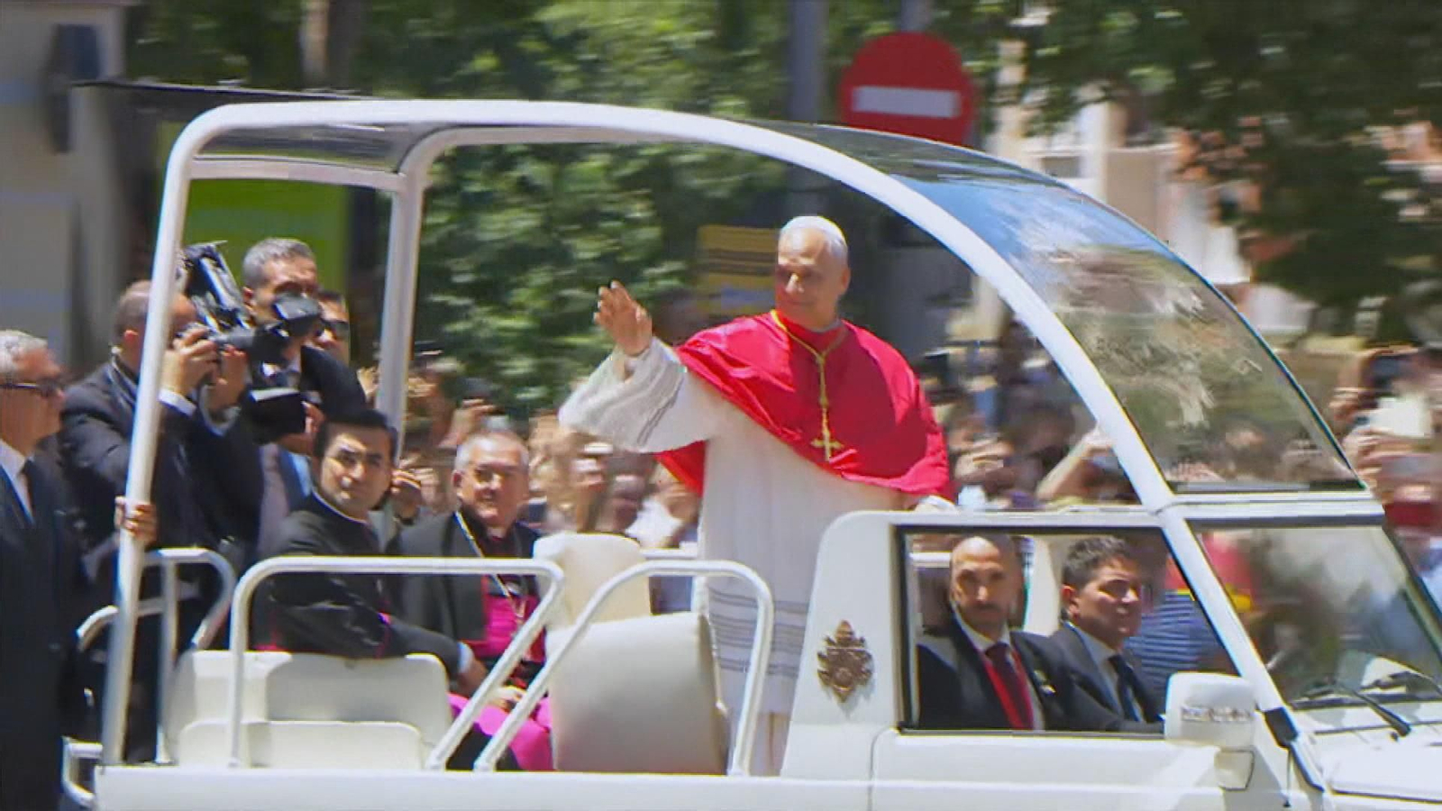 Papa en el papamóvil en Madrid
