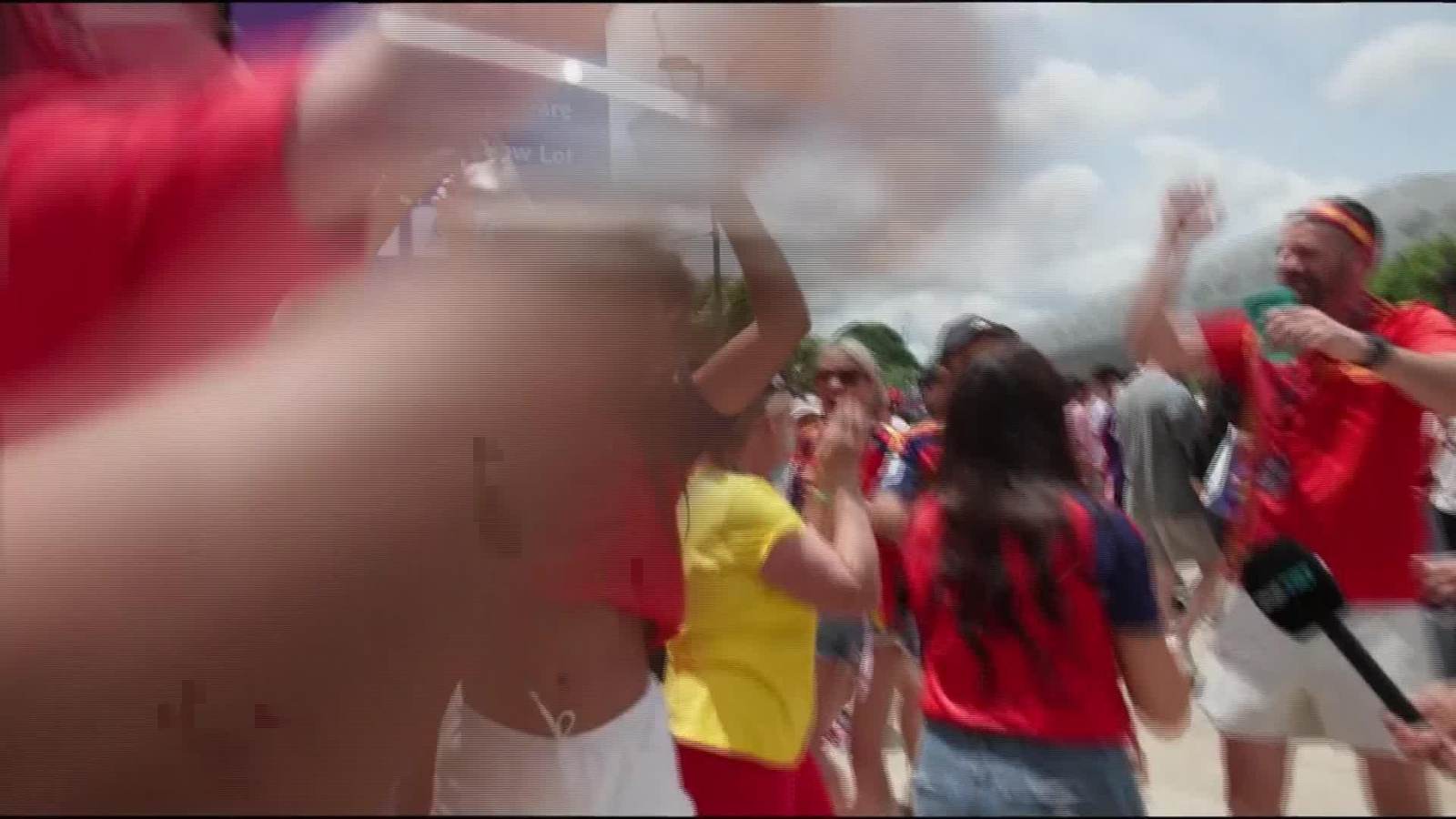 L004-EEUU ESPAÑOLES CELEBRAN VICTORIA MUNDIAL
