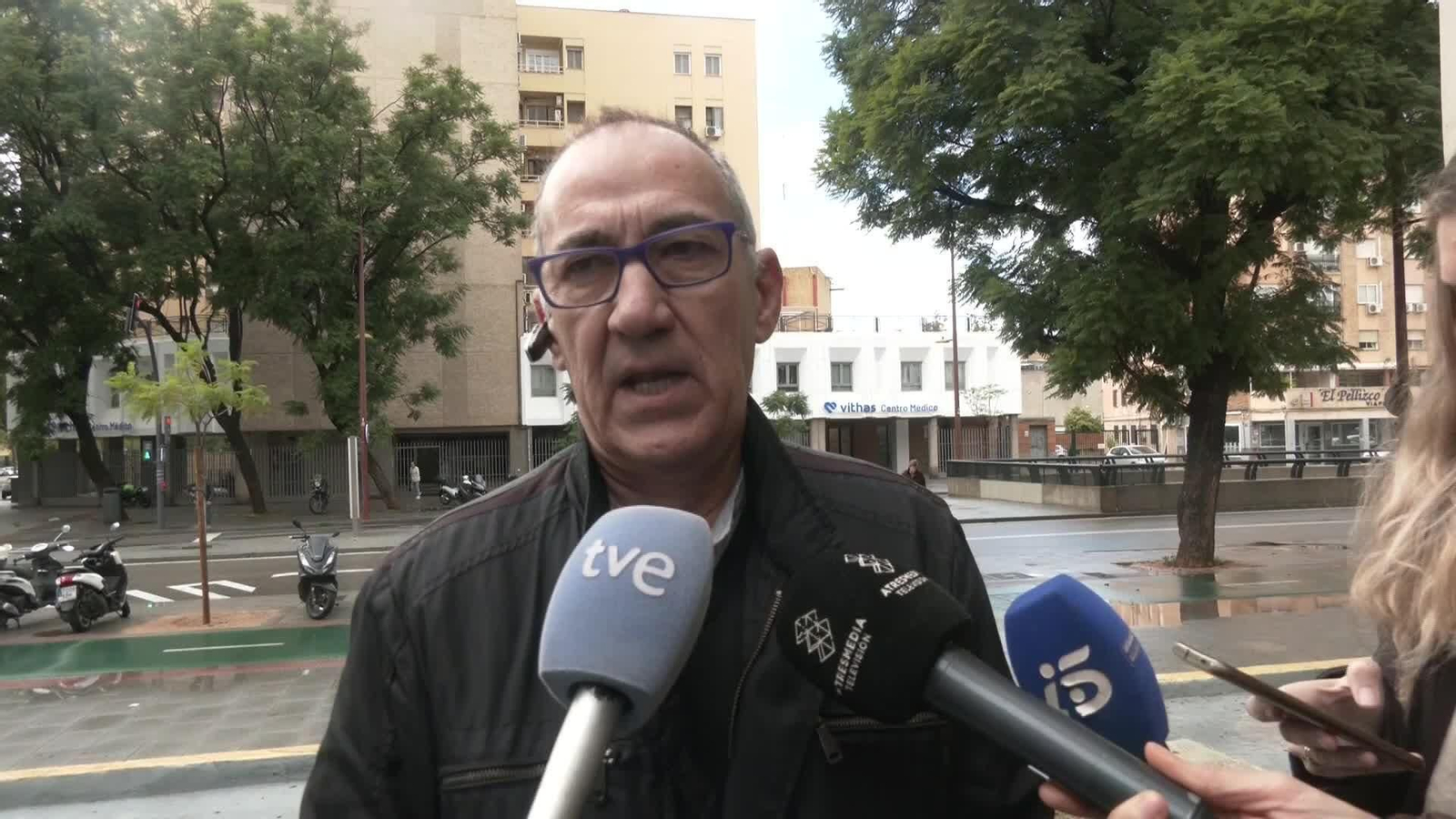 L045-SEVILLA CONDUCTORA ARRASTRA CADÁVER