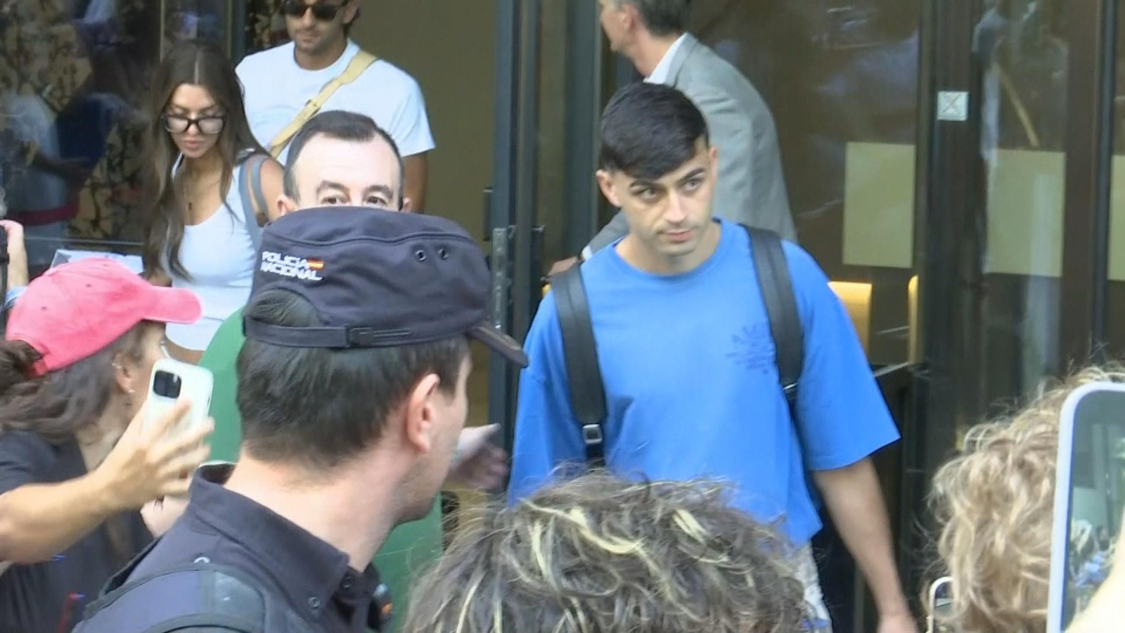 M010 MADRID SALIDA JUGADORES SELECCION HOTEL frame 1525