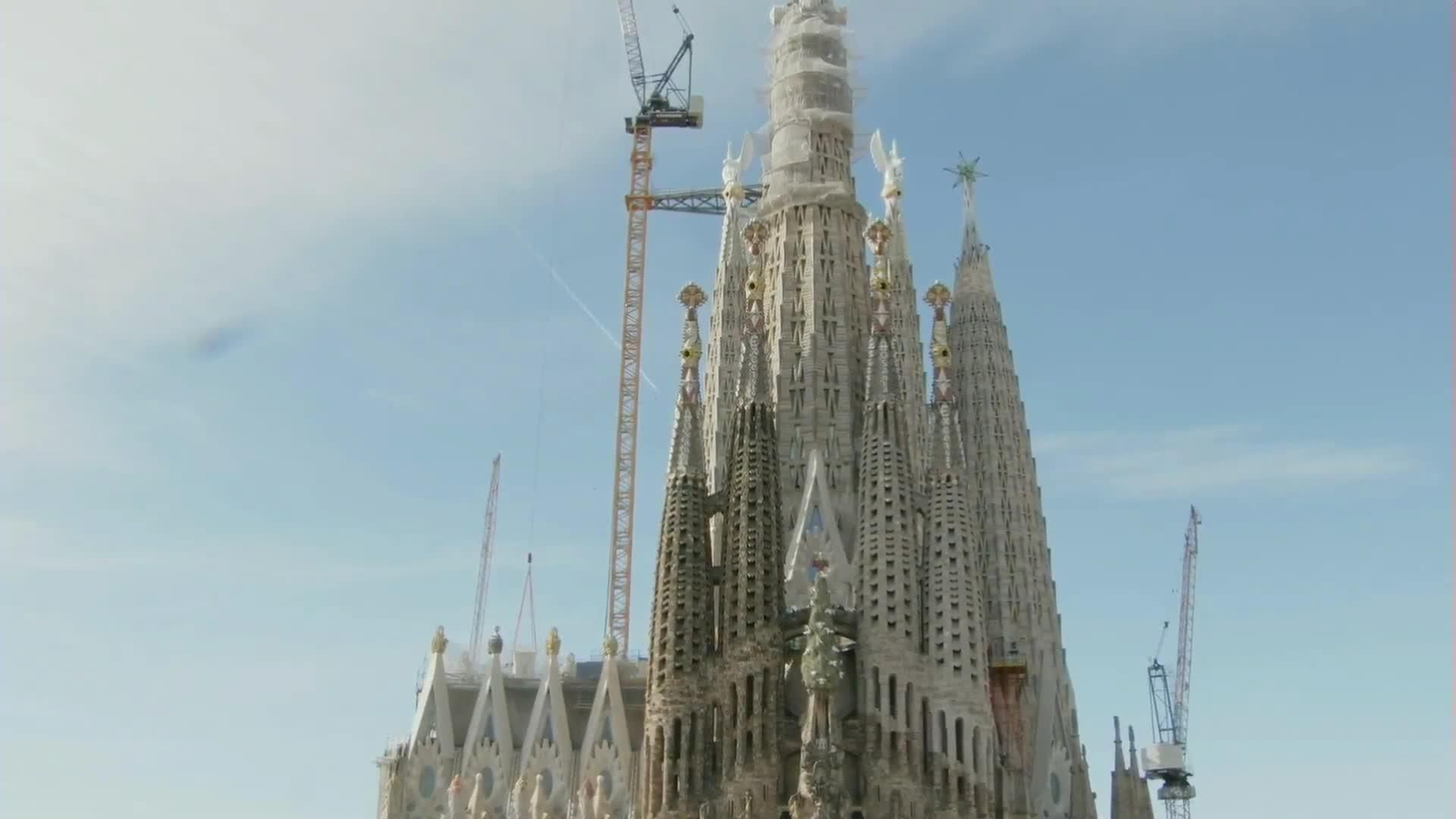 V032-BARCELONA COLOCACION BRAZO SAGRADA FAMILIA