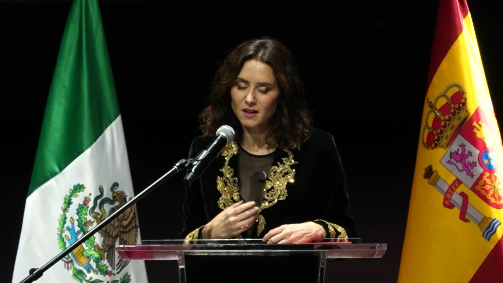 Ayuso en México