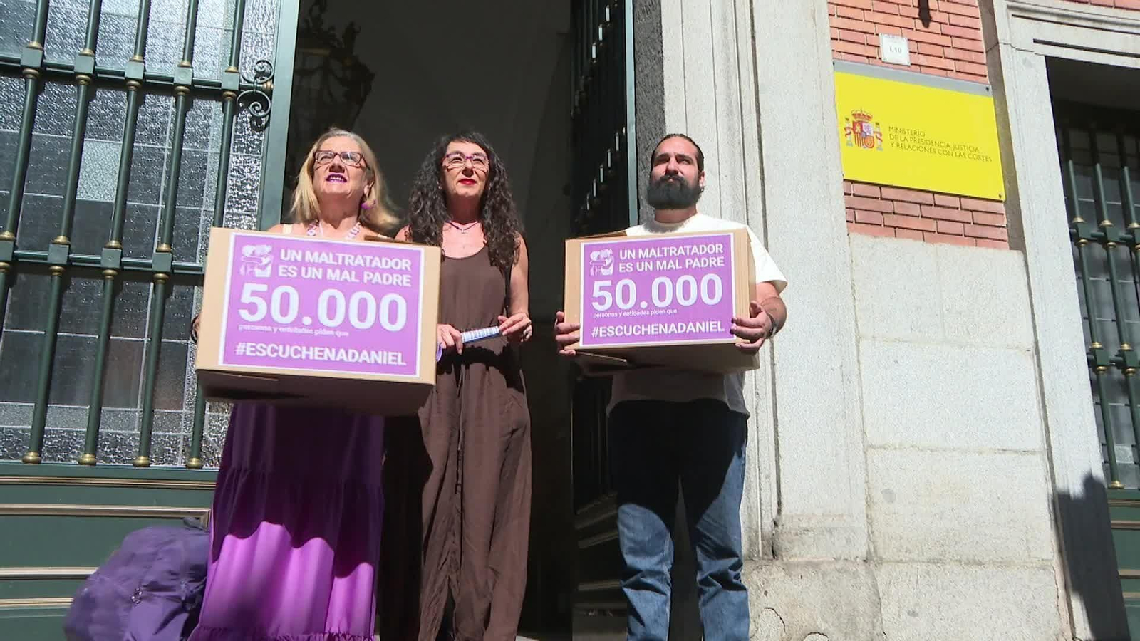 Más de 45.000 firmas para evitar que el hijo menor de Juana Rivas regrese a Italia con su padre