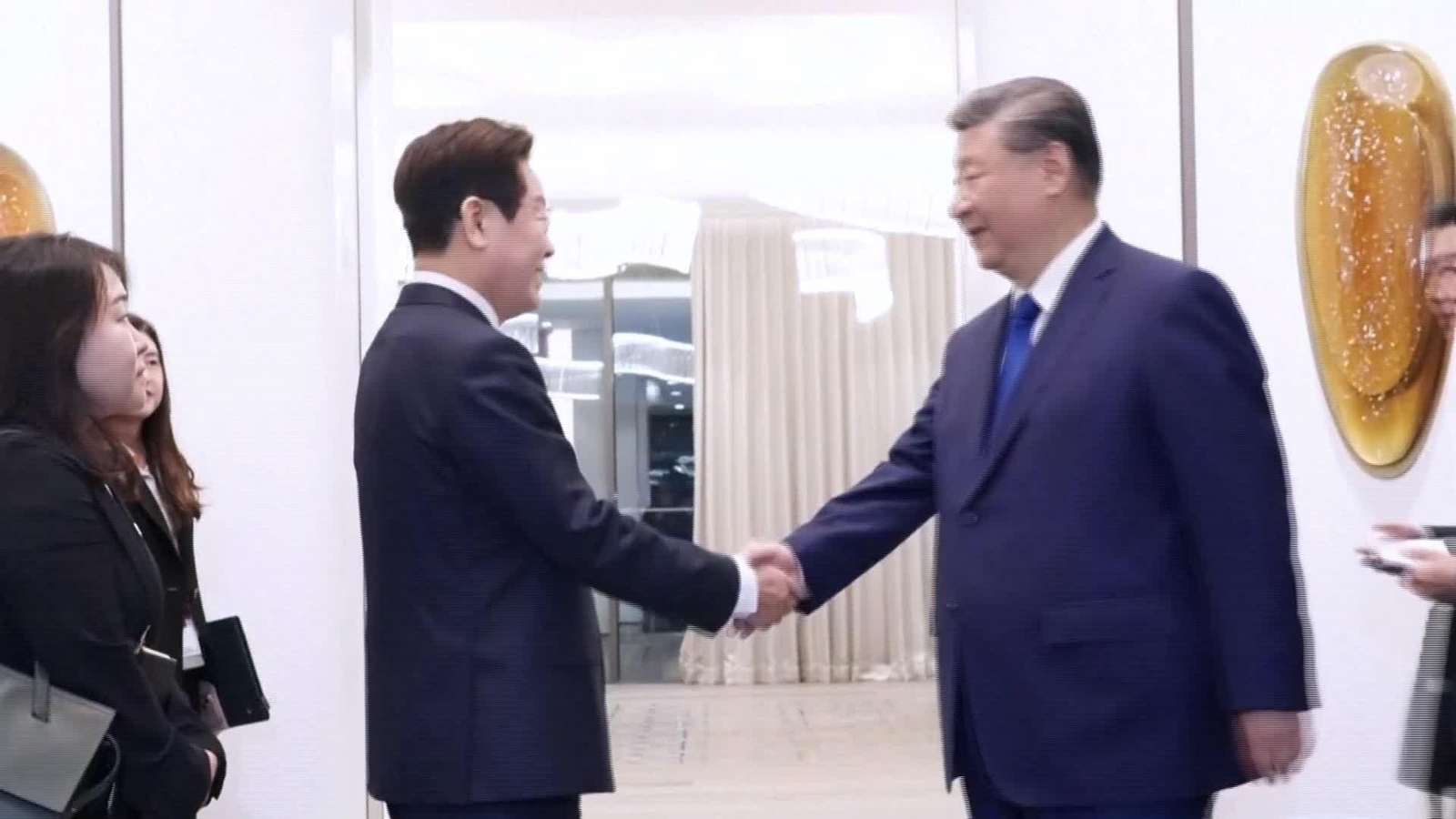 D002-COREA DEL SUR REGALO A XI JINPING