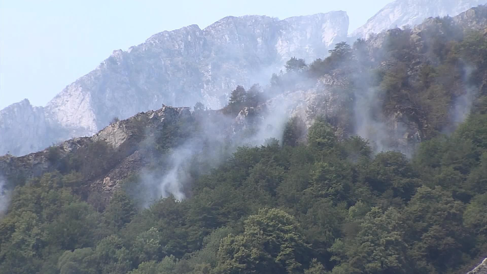 L034-LEON INCENDIO PICOS EUROPA