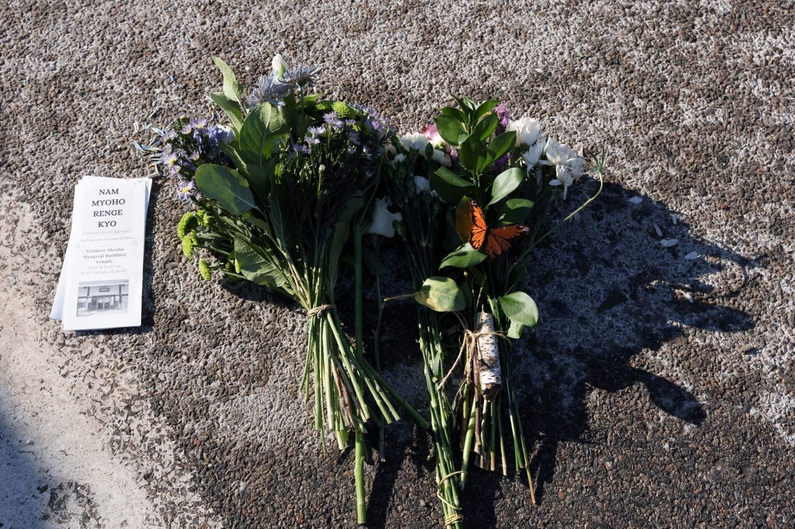 Flores, velas y mensajes de cariño en recuerdo de Alex Pretti, la segunda víctima mortal del ICE