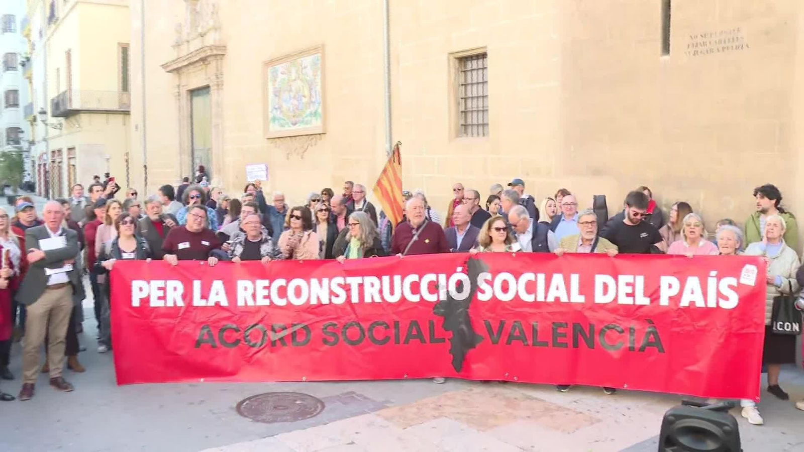 M099-VALENCIA PROTESTAS CONTRA MAZÓN LES CORTS 2