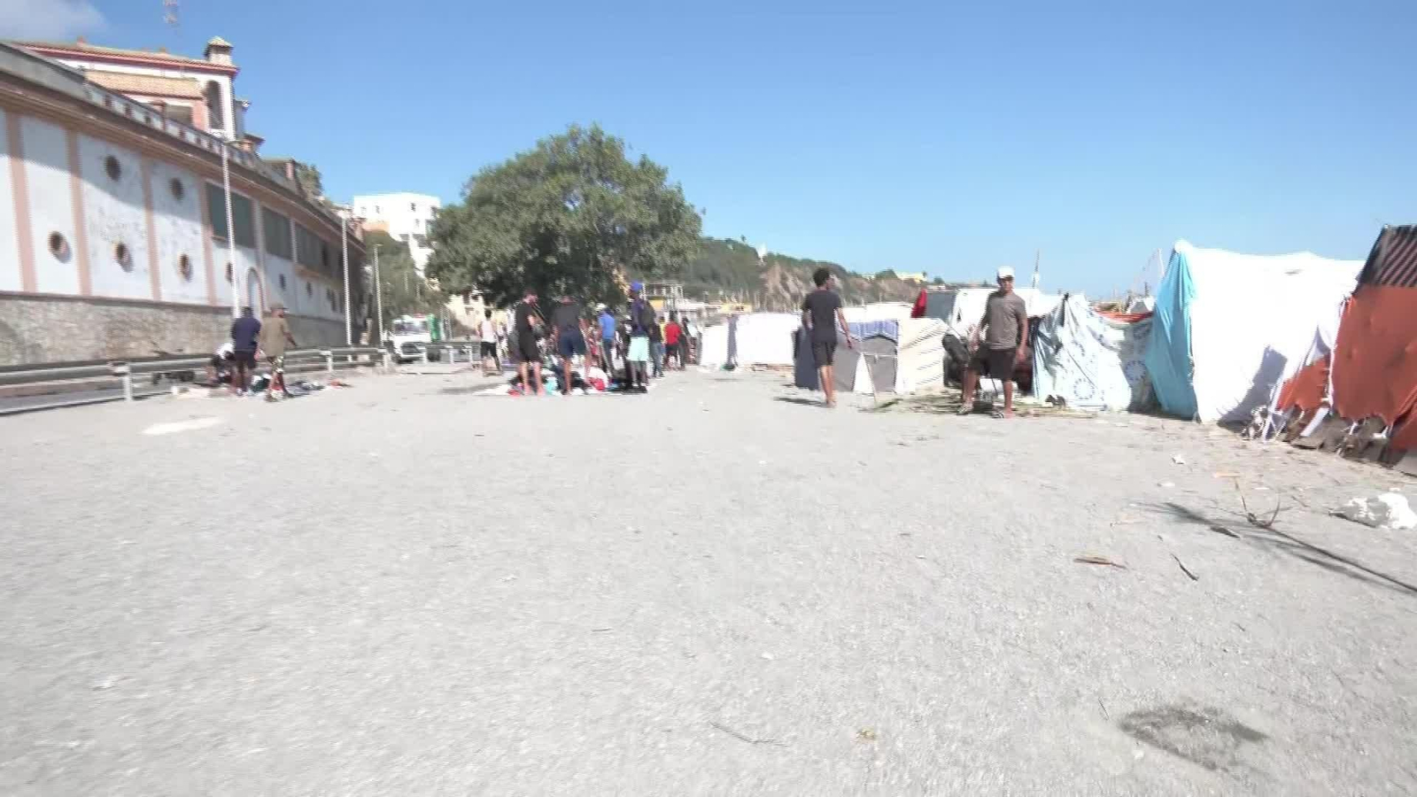 M045-CEUTA AMBIENTE PLAYA ASENTAMIENTO MIGRANTES