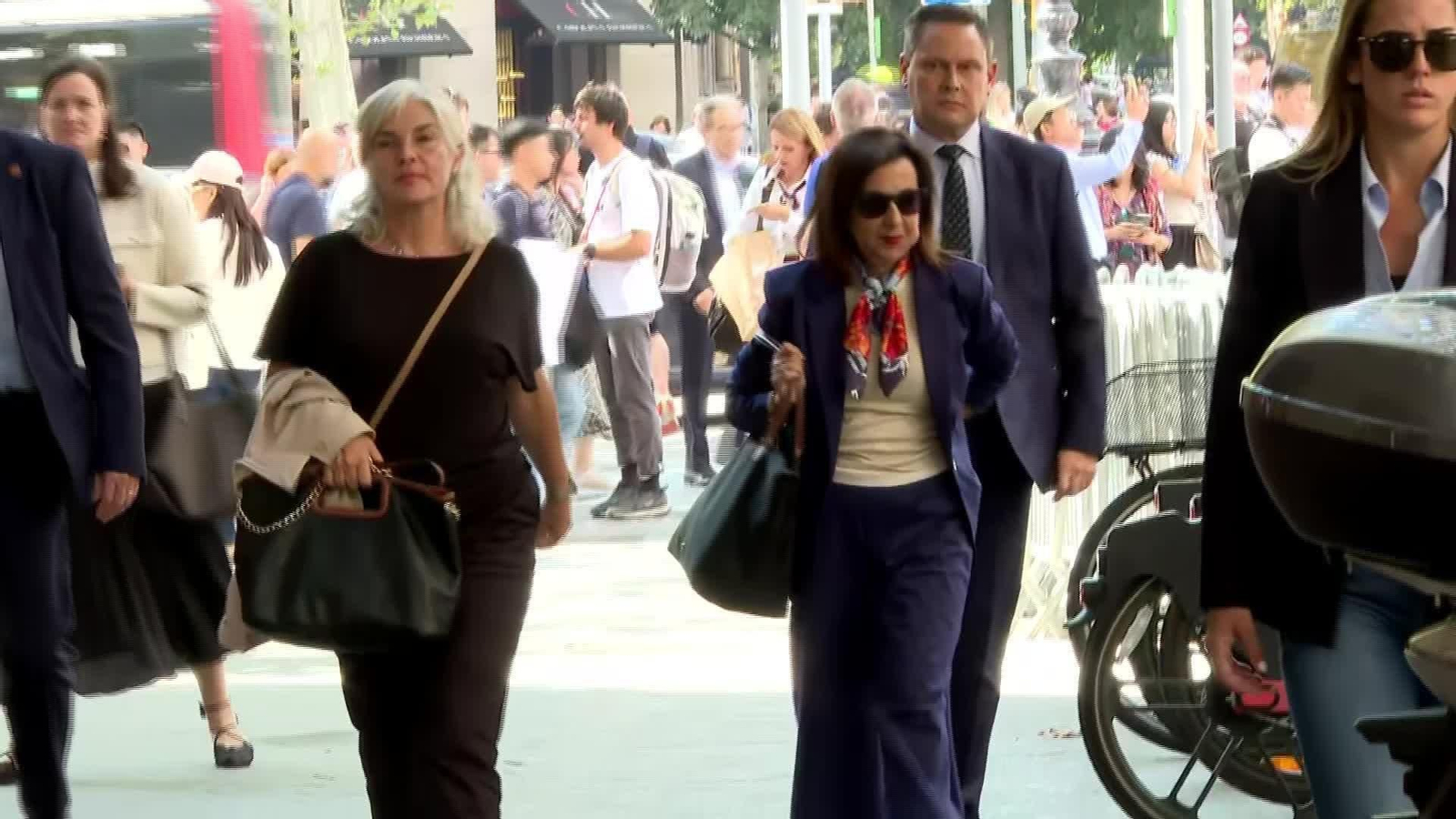 X024-BARCELONA ROBLES EN CÍRCULO ECONOMIA