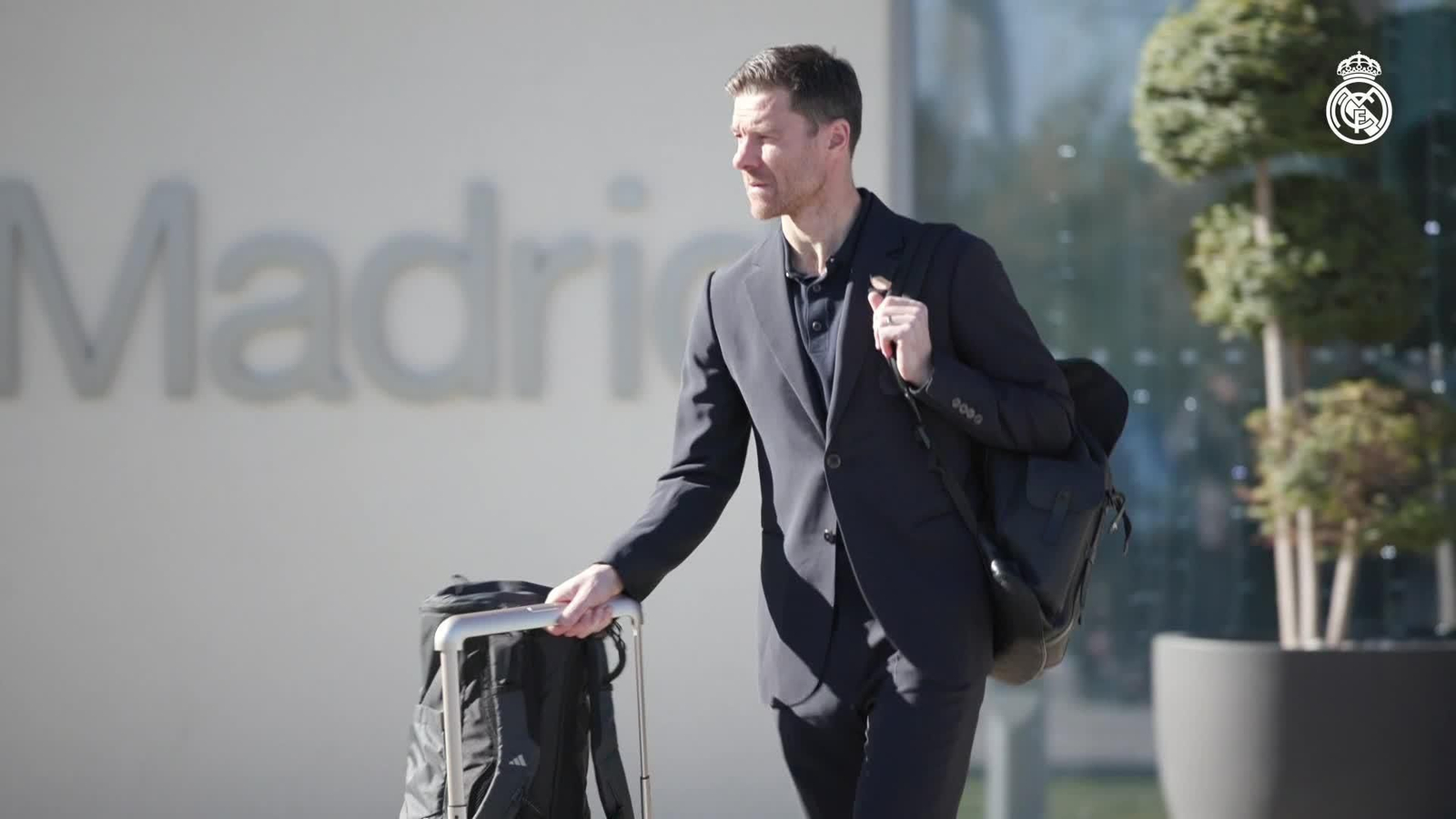 M046-MADRID SALIDA REAL MADRID A ARABIA 2 FIN