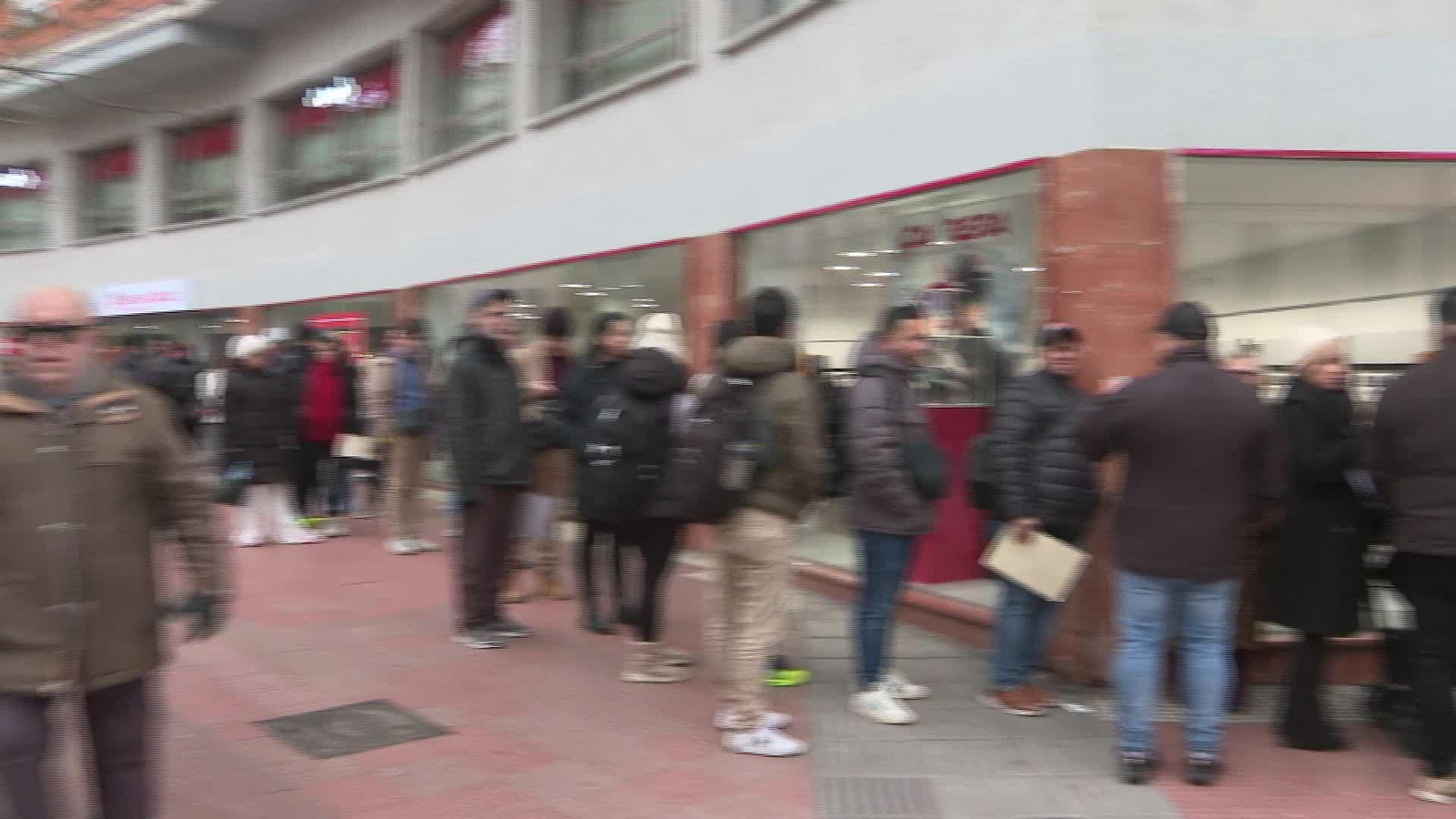 V003-EDI MADRID COLAS VENEZOLANOS CONSULADO