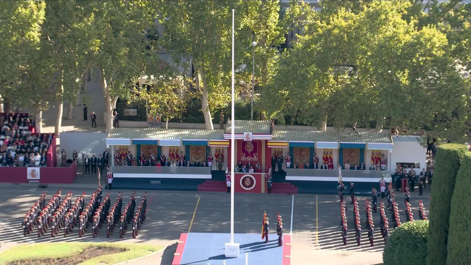 L010-MADRID DESFILE 12 OCTUBRE IZADO BANDERA Y HOMENAJE CAIDOS