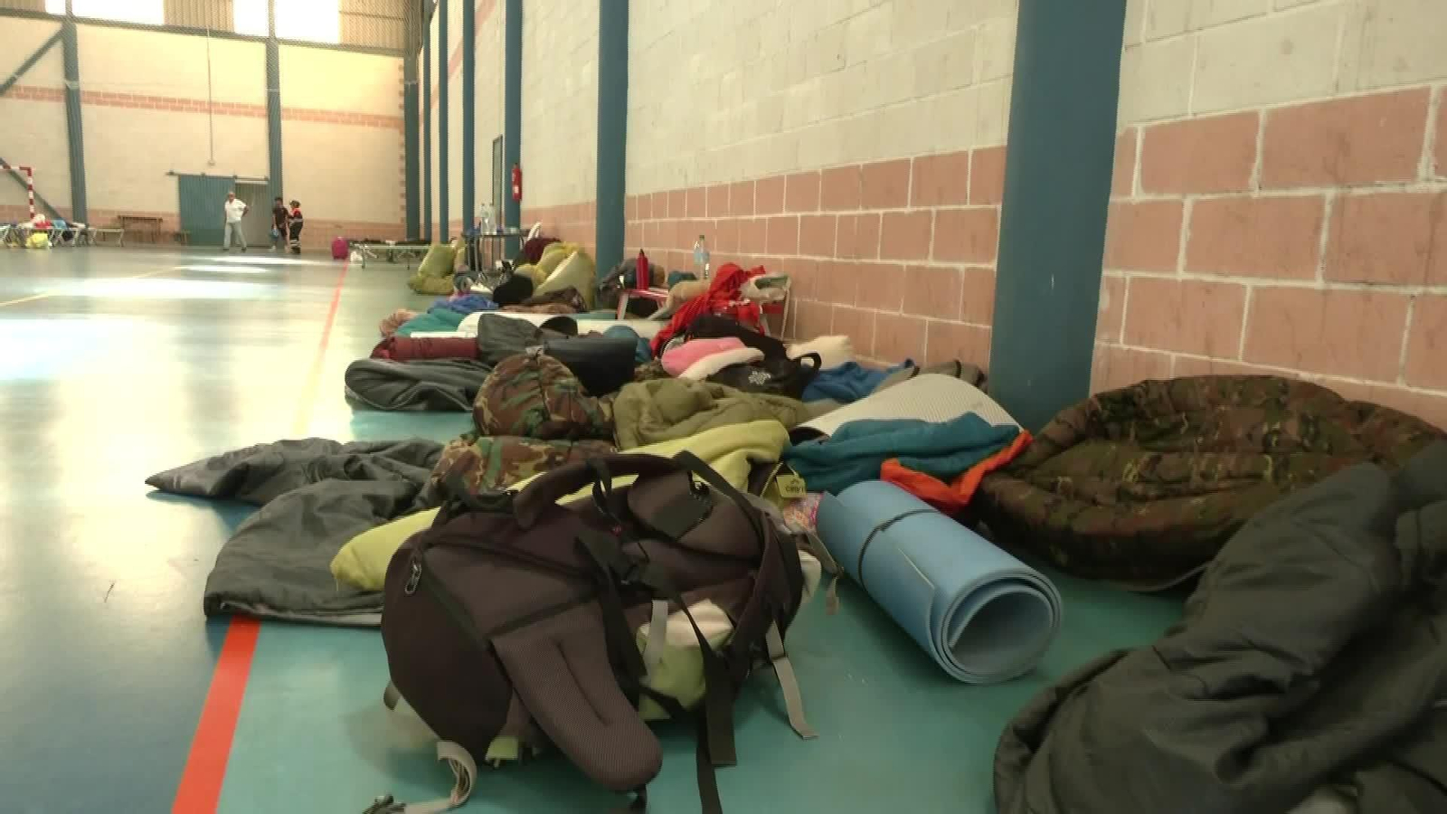 D646-BADAJOZ INCENDIO VALDECABALLEROS PABELLON EVACUADOS