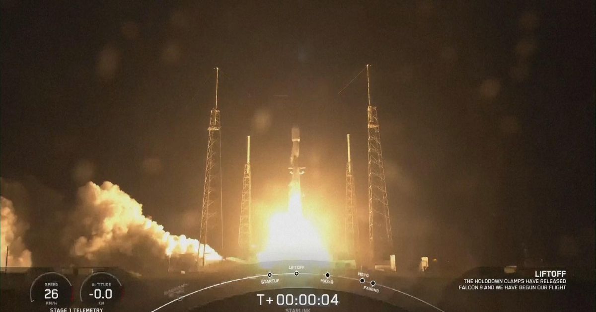 Un cohete Falcon 9 de SpaceX lanza 54 satélites Starlink a la órbita ...