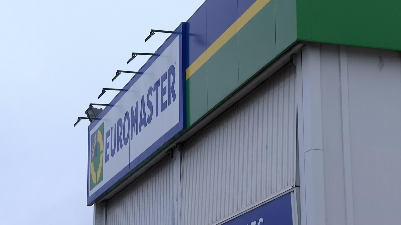 D016-VITORIA 8M MUJER GERENTE TALLER MECANICO