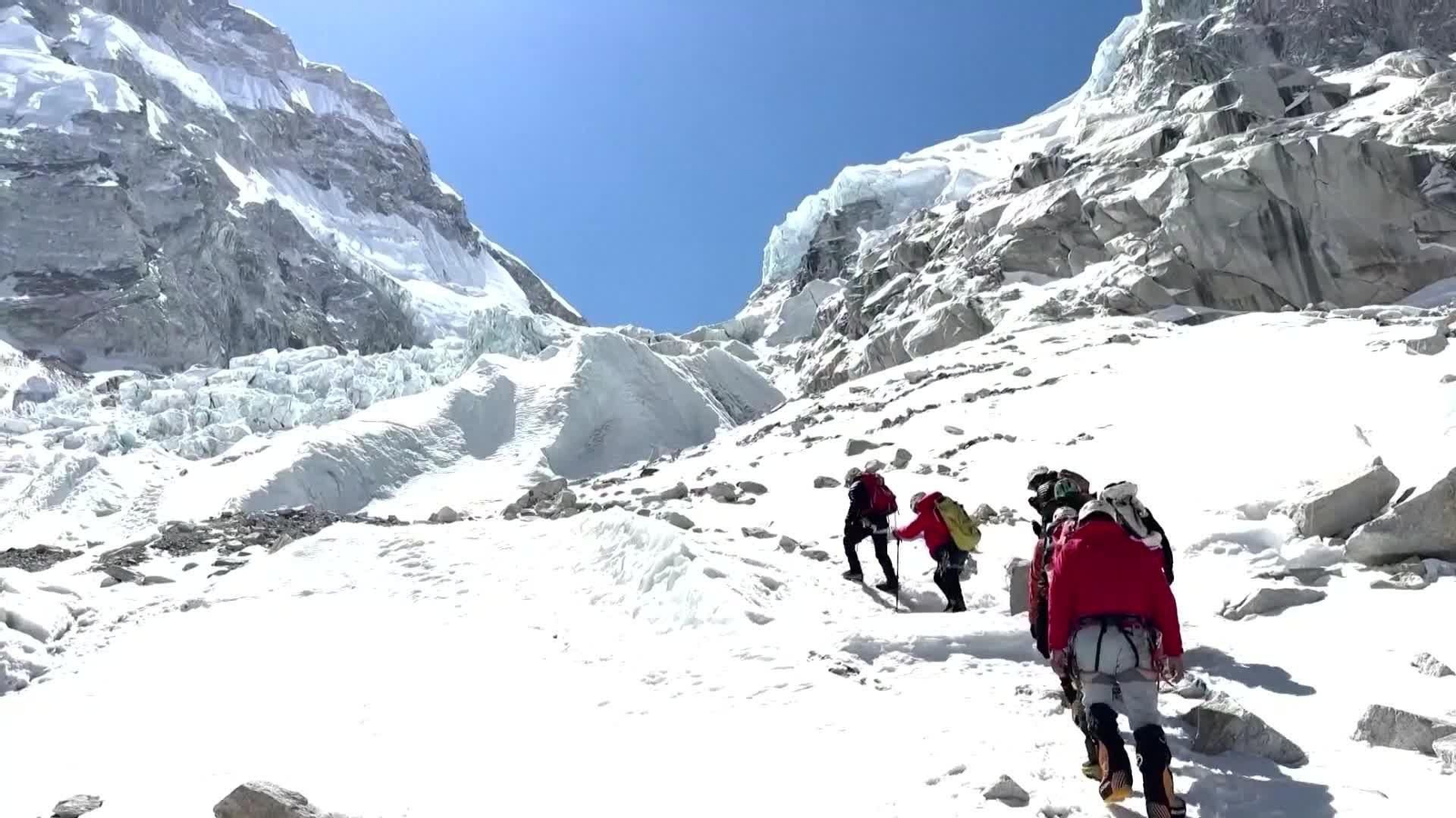 J053-NEPAL RECORD SUBIDAS EVEREST MISMO DIA OK