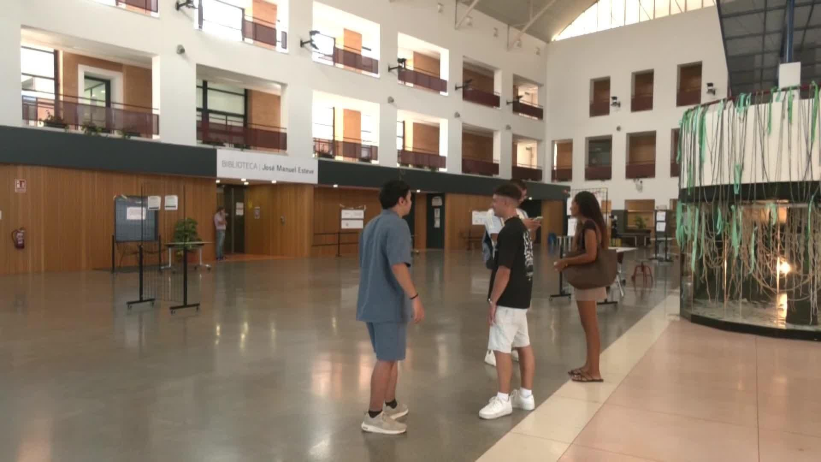 web comienzan los universitarios