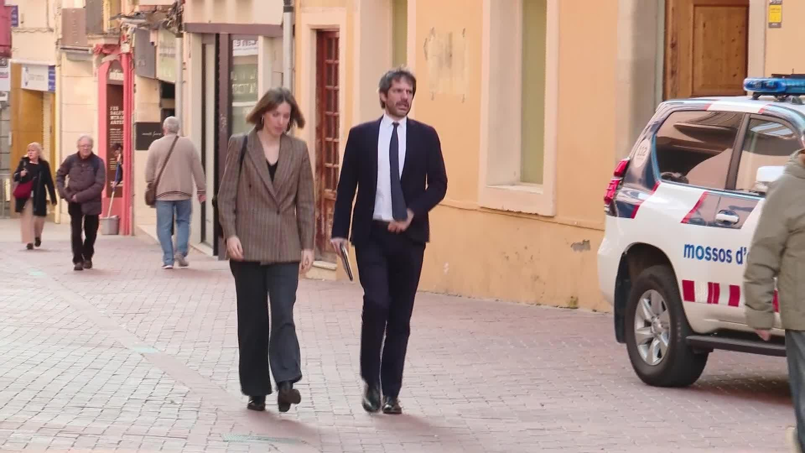 X025-BARCELONA ERNEST URTASUN EN TERRASA