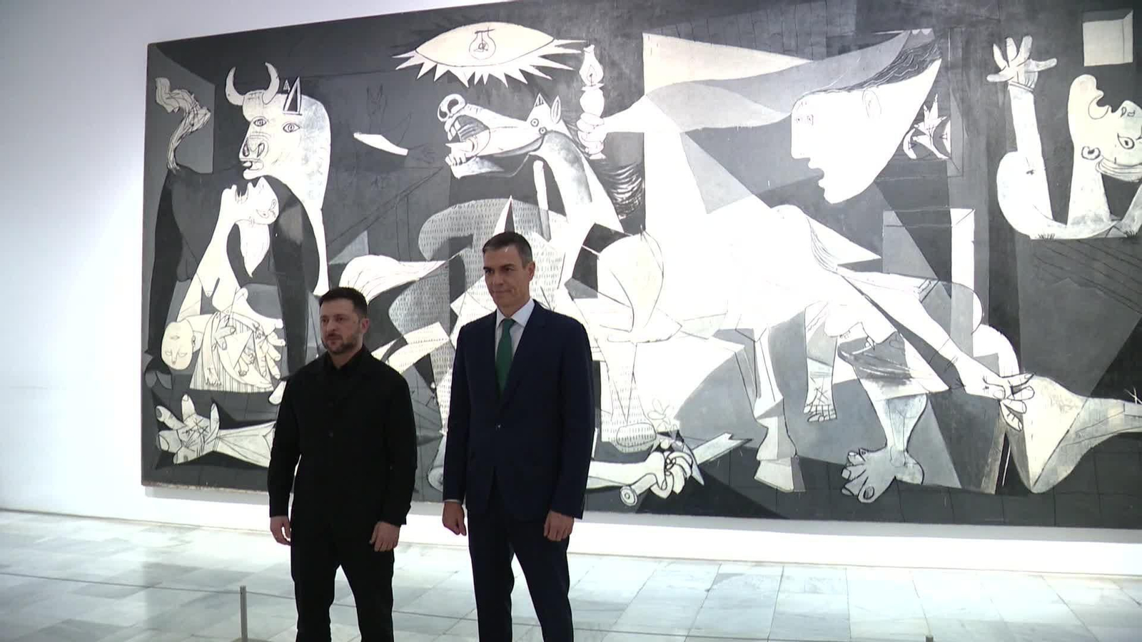 M094-MADRID SANCHEZ ZELENSKI CON EL GERNIKA