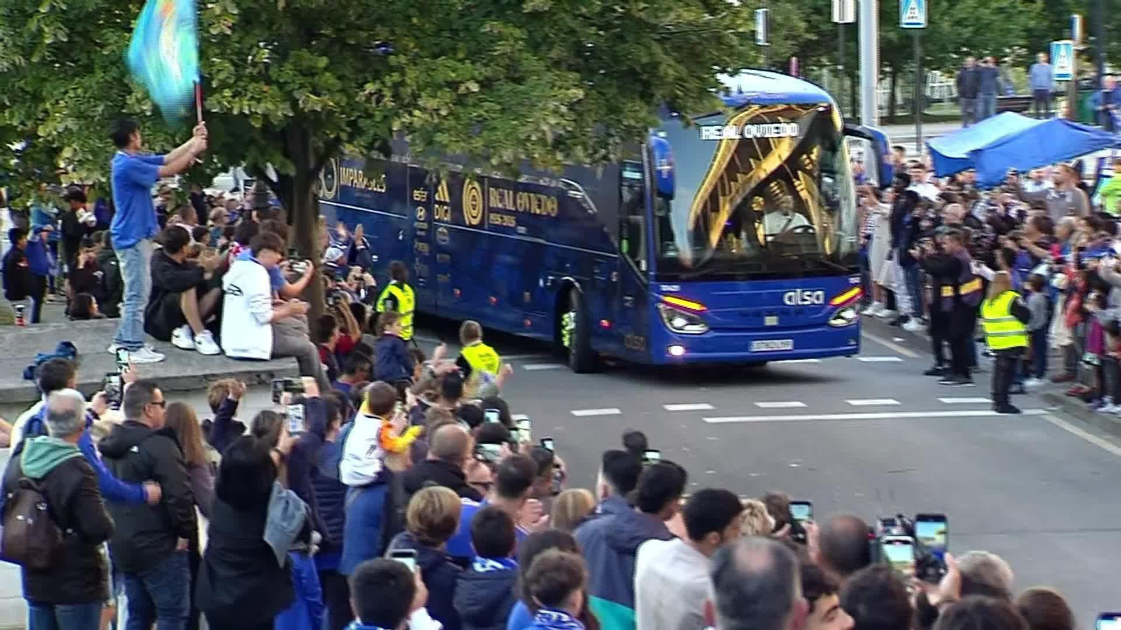 J068-OVIEDO LLEGADAS OVIEDO FC BARCELONA
