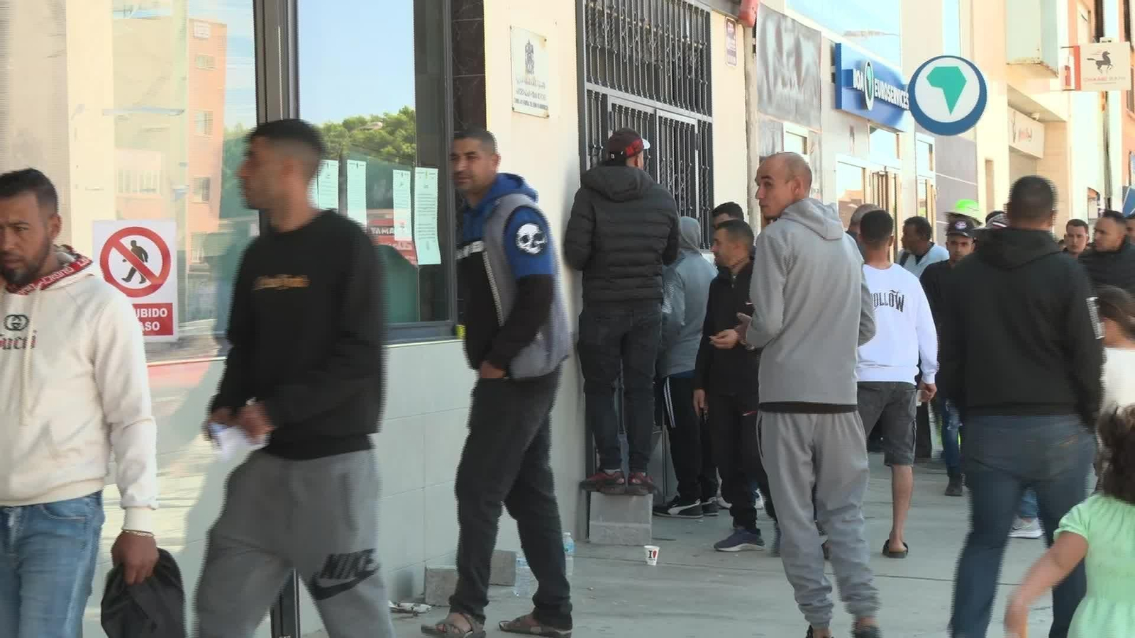 X060-ALMERIA COLAS CONSULADO MARRUECOS