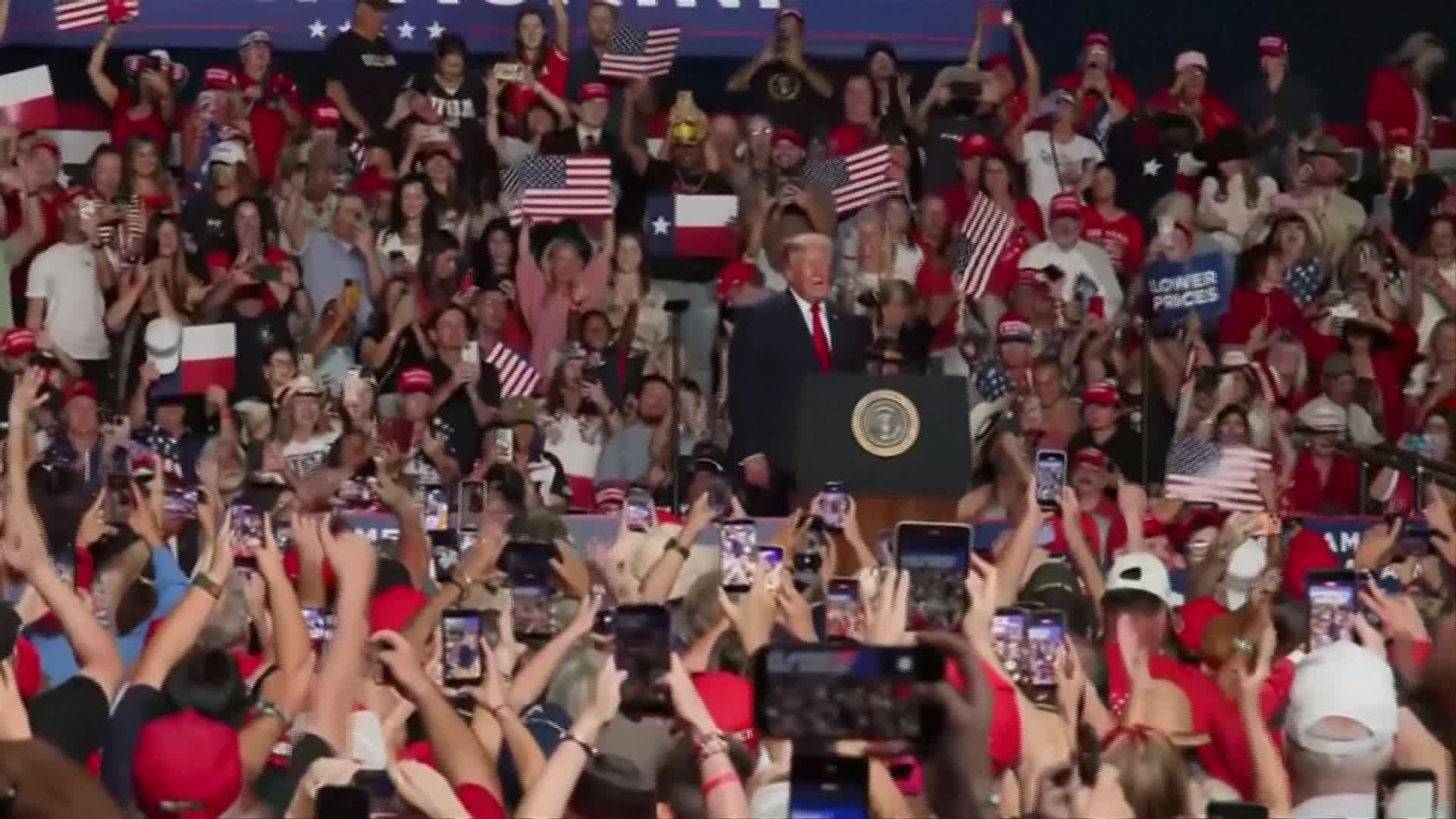 J006-ESTADOS UNIDOS TRUMP EXPULSA MANIFESTANTES MITIN