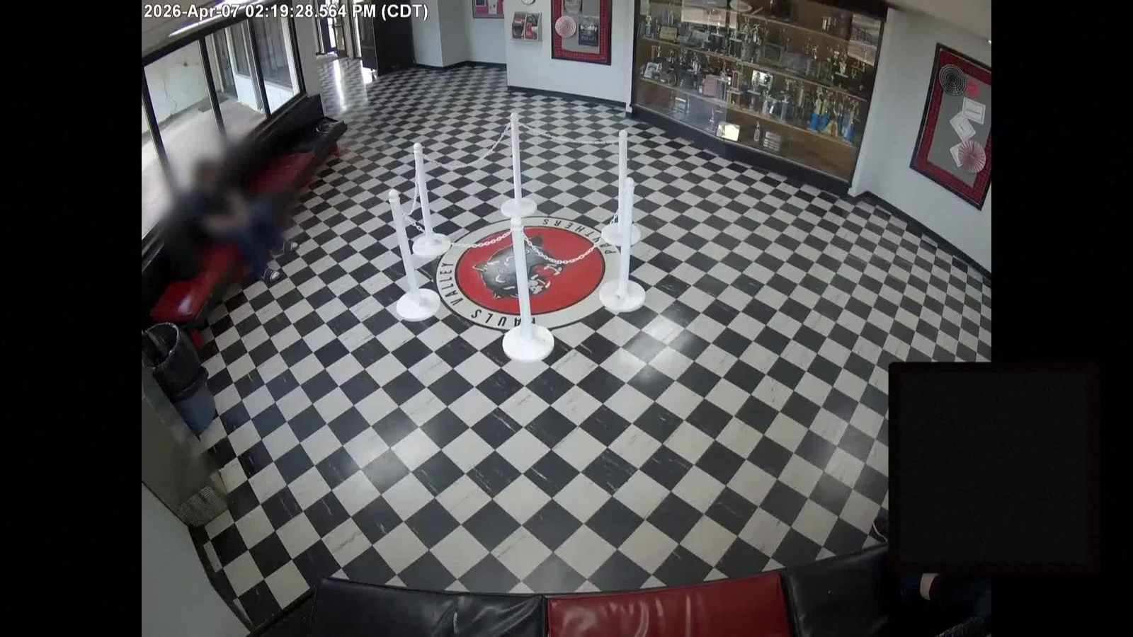 J006-EEUU HEROE EVITA MATANZA ESCUELA