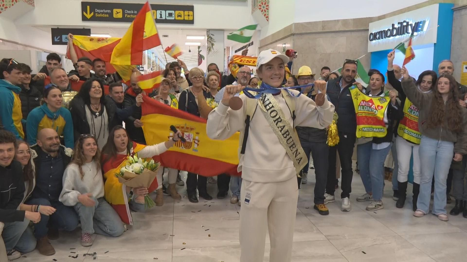 M036 GRANADA LLEGADA MEDALLISTA ANA ALONSO.Duplicate frame 1889