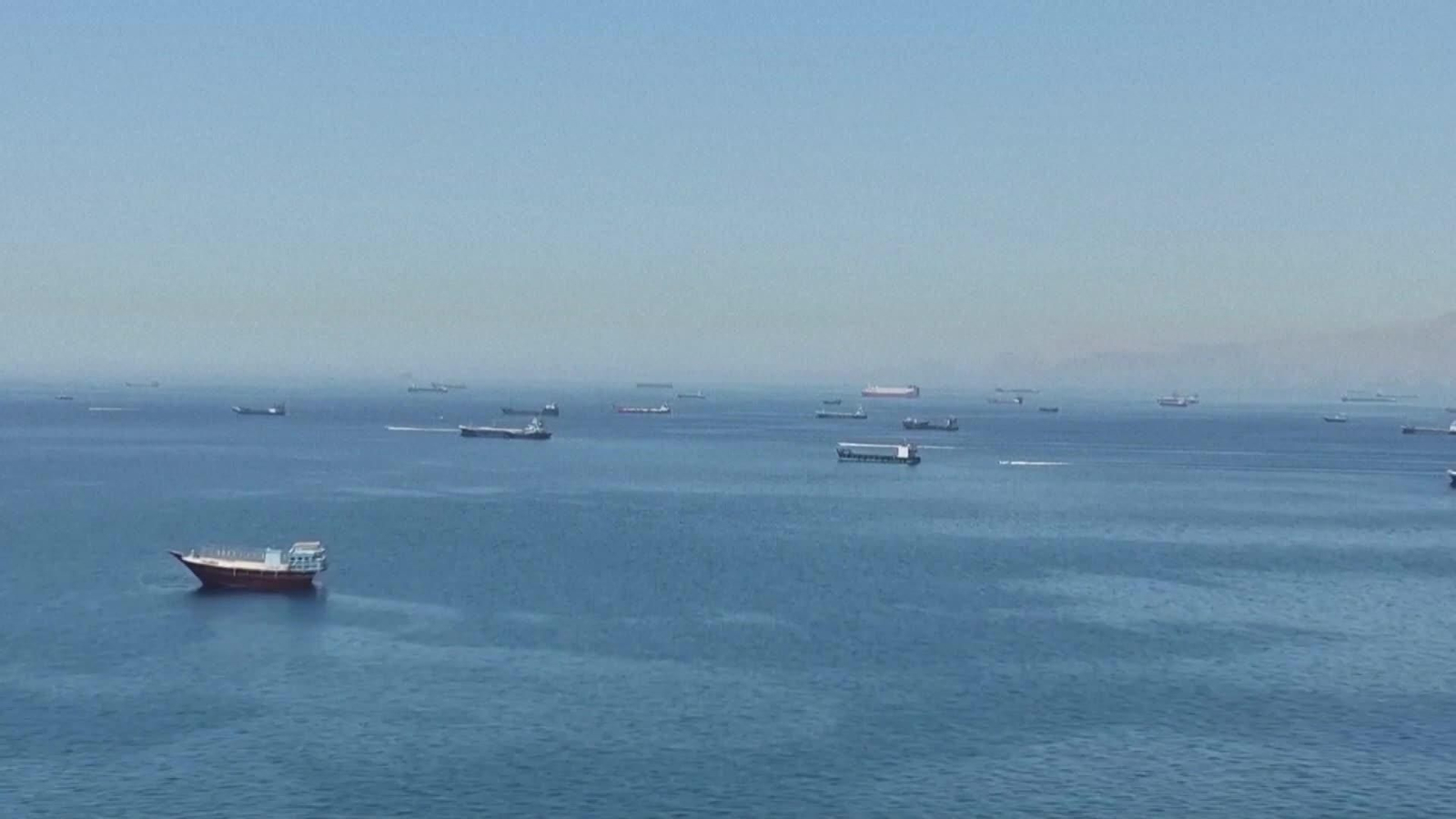 L058-IRAN BARCOS ESPERANDO PASAR ESTRECHO ORMUZ